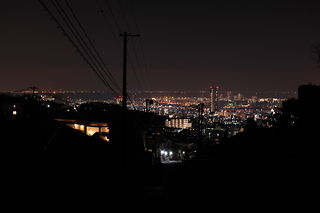 神戸・六甲アイランド方面の夜景を見下ろす