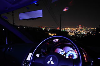 車内から神戸の夜景を望む