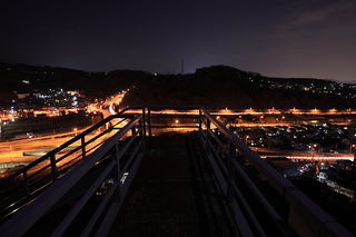 アネスト岩田 ターンパイク箱根 歩道橋の夜景スポット写真（3）class=