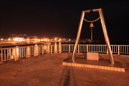 幸福の鐘と室蘭港の夜景