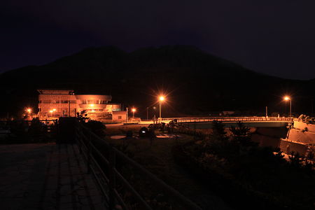 桜島国際火山砂防センター前の夜景スポット写真（2）class=