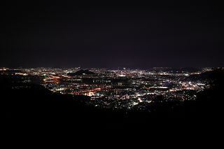 広島市内の夜景を一望する