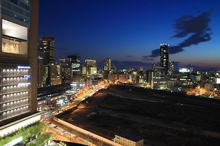 グランフロント大阪 南館テラスガーデンの夜景スポット写真（1）class=