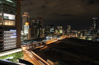 グランフロント大阪 南館テラスガーデンの夜景スポット写真（2）class=