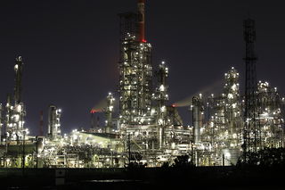 昭和四日市石油南側の夜景スポット写真（1）class=
