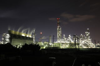 昭和四日市石油南側の夜景スポット写真（2）class=