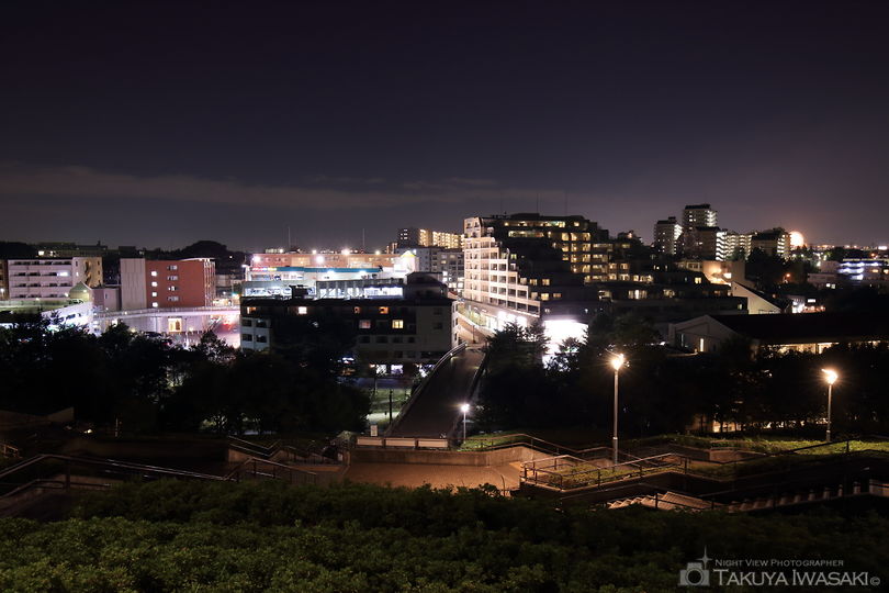 横浜国際プール南緑地の夜景スポット写真（1）