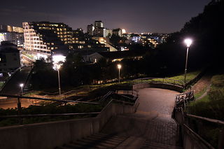 横浜国際プール南緑地の夜景スポット写真（2）class=