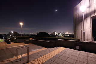 横浜国際プール南緑地の夜景スポット写真（4）class=