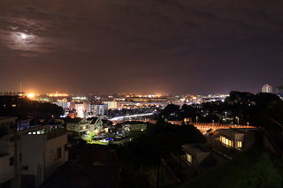 新杉田町の工場夜景を中心とした眺め