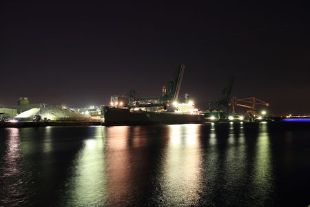 J POWERのコンテナ船方面の夜景