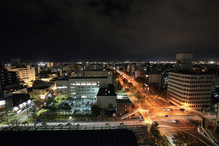 甲府市役所 展望ロビーの夜景スポット写真（1）class=
