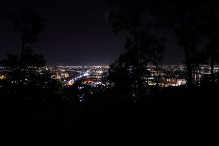 湯村ヒルズの夜景スポット写真（2）class=