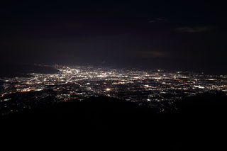 甘利山の夜景スポット写真（2）class=