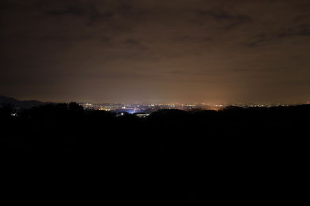 平塚市方面の夜景を望む