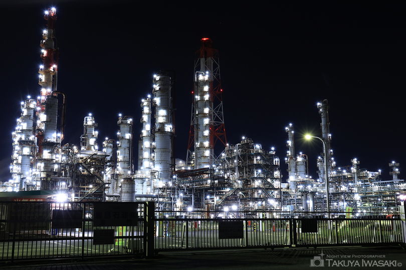鹿島石油 東門前付近の夜景スポット写真（1）