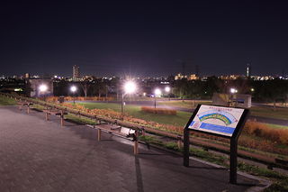 舎人公園　朝日の広場の夜景スポット写真（3）class=