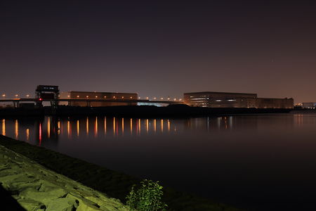 阪神高速湾岸線とパナソニック工場方面の夜景