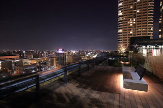 グランフロント大阪 北館テラスガーデンの夜景スポット写真（4）class=