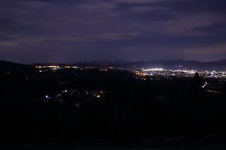 鉢巻山の夜景スポット写真（2）class=