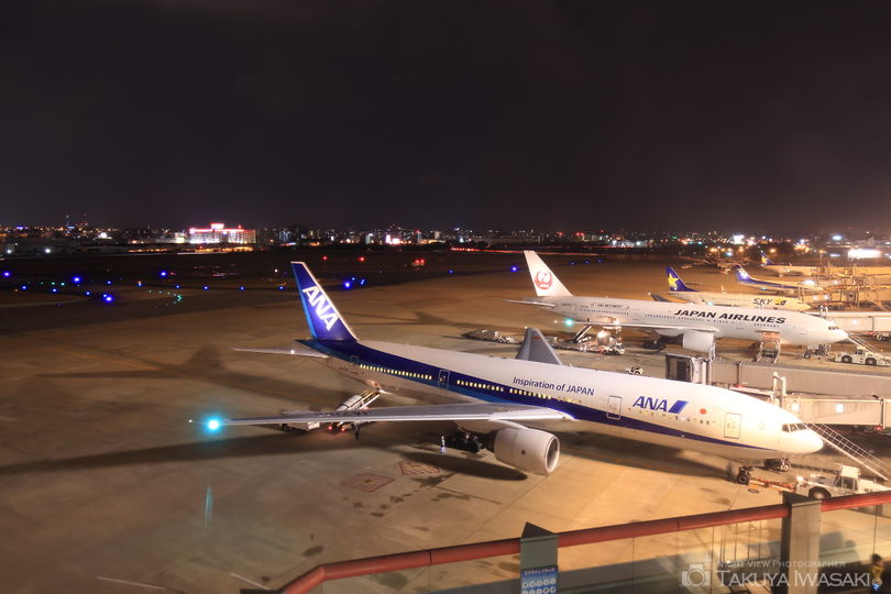 福岡空港国内線　送迎デッキの夜景スポット写真（1）