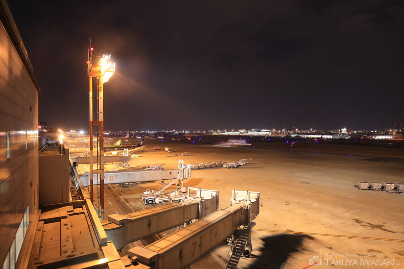 福岡空港国内線　送迎デッキの夜景スポット写真（2）