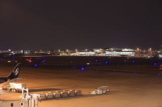 福岡空港国内線　送迎デッキの夜景スポット写真（3）class=
