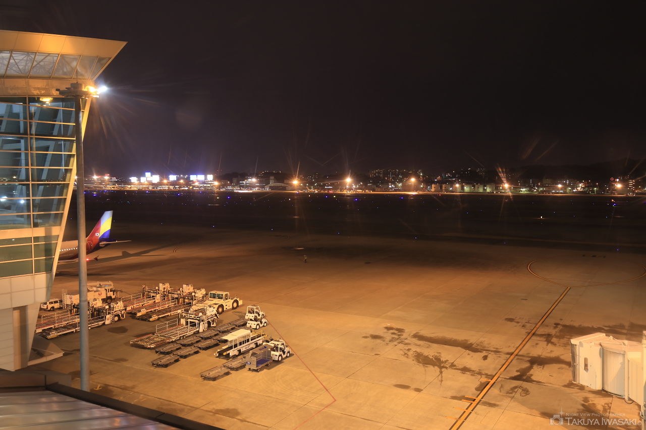 福岡空港国際線　送迎デッキの夜景スポット写真（2）