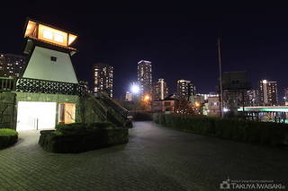 ライトアップされた石川島灯台（トイレ）