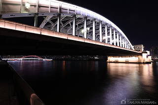 勝鬨橋と築地大橋を望む