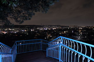 階段付近から見える夜景