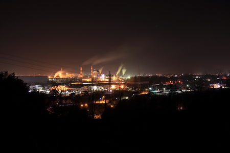 大王製紙の工場夜景を望む
