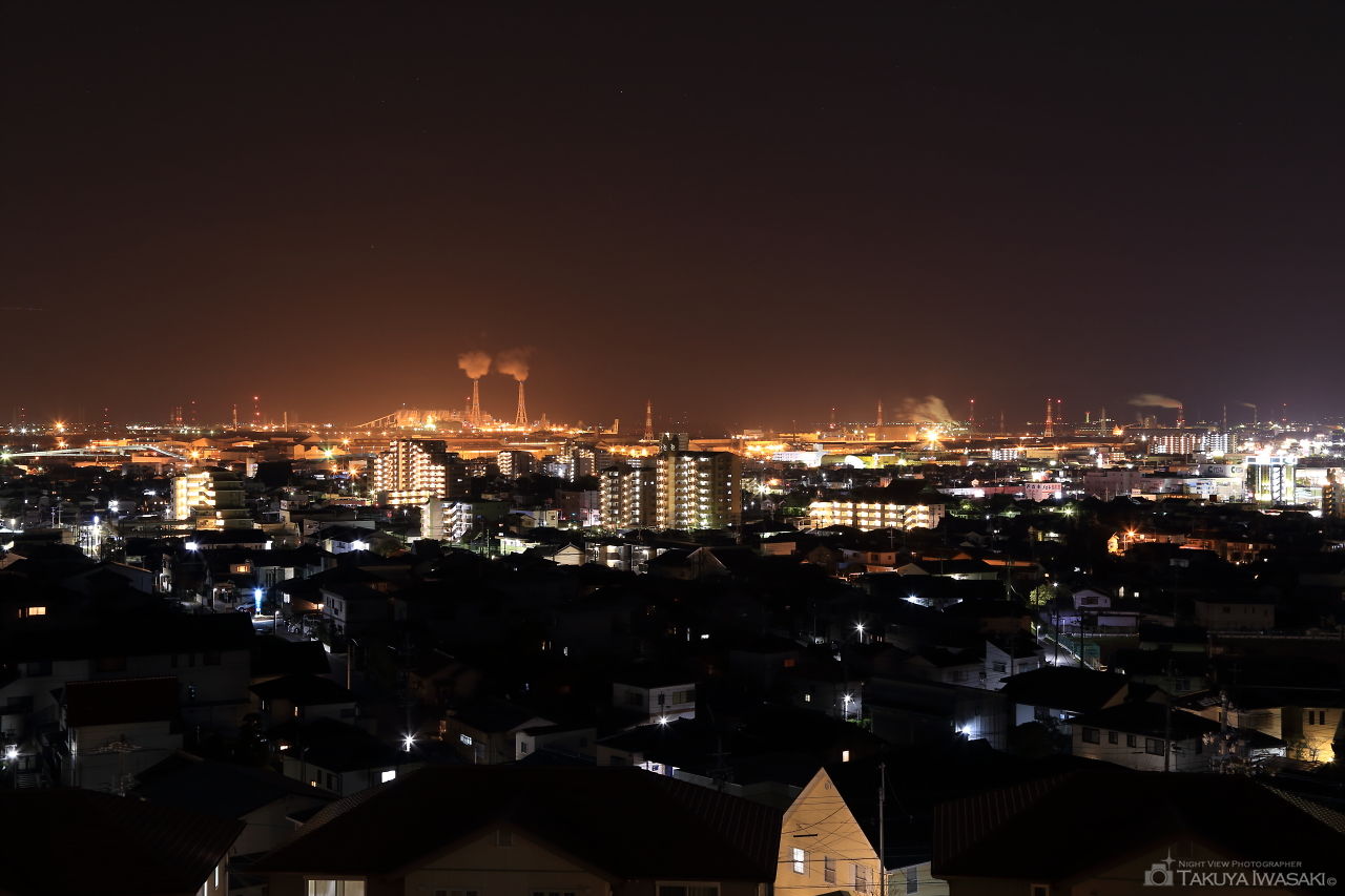 工場夜景を望む