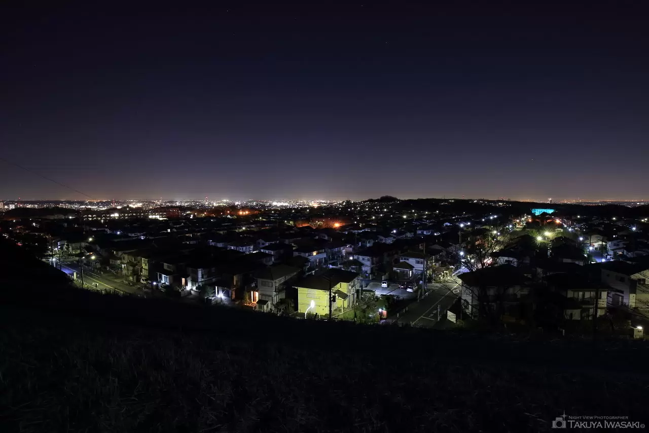 北野台緑地No.4・鑓水給水所の夜景（東京都八王子市）