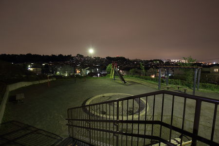 稲荷前第六公園の夜景スポット写真（3）class=