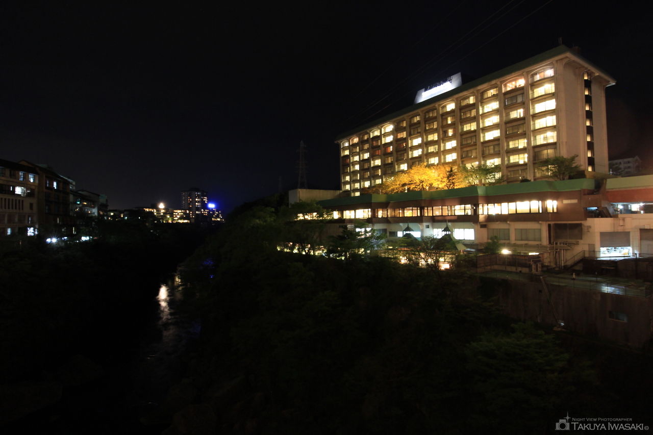 鬼怒川温泉 ふれあい橋の夜景スポット写真（1）