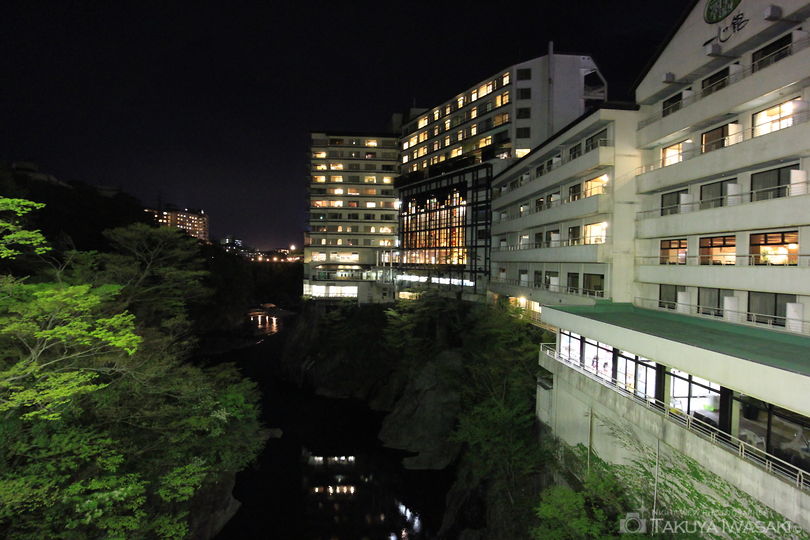 鬼怒川温泉 くろがね橋の夜景スポット写真（1）