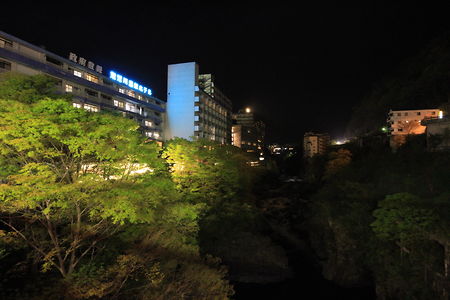 鬼怒川温泉 くろがね橋の夜景スポット写真（2）class=