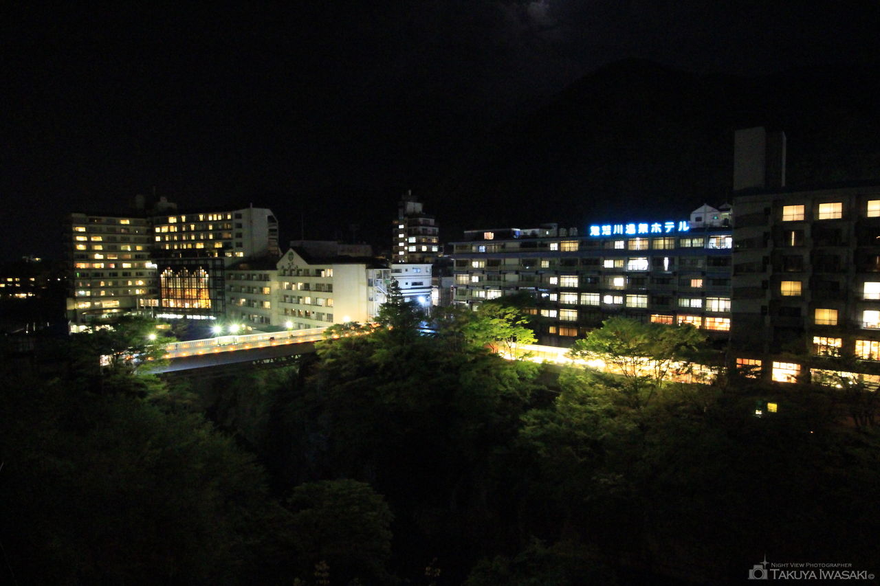 鬼怒川温泉 くろがね橋の夜景スポット写真（5）