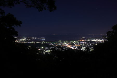 陸上自衛隊武山駐屯地方面の夜景