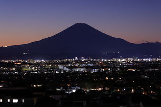 片瀬山富士見坂の夜景スポット写真（4）class=