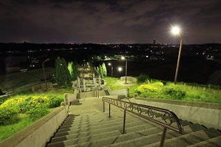 金のたまご階段から湘南台方面の夜景を望む
