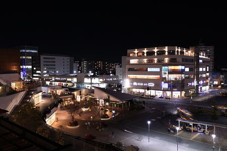 バースデイ 辻堂駅前店方面の夜景