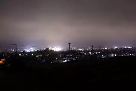 報国忠魂之碑の夜景