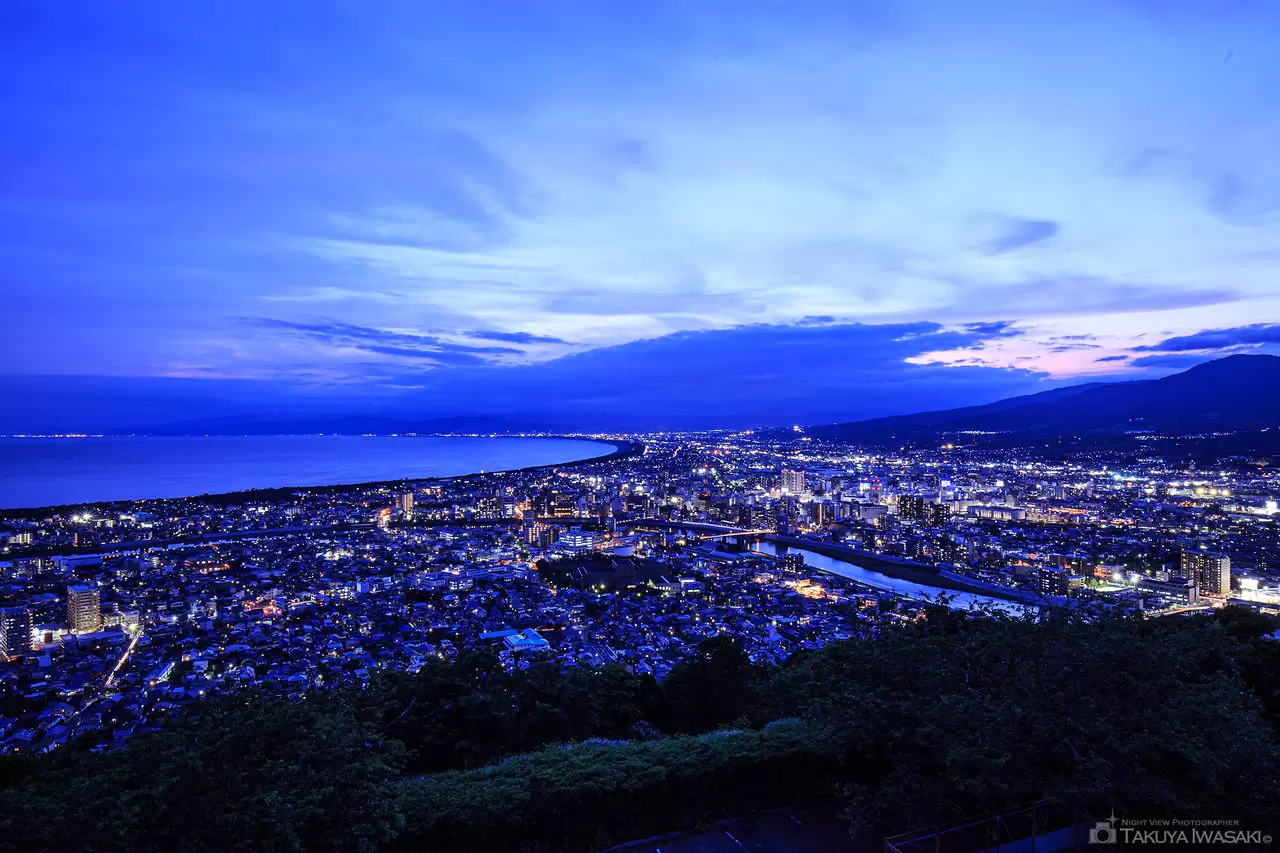 香貫山・芝住展望台の夜景（静岡県沼津市）