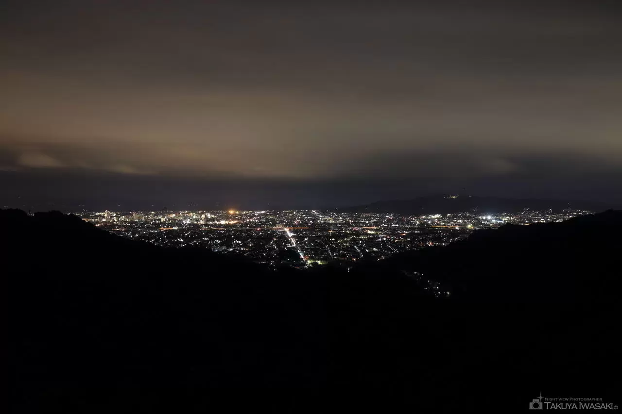 油彩静岡市両替町の雨の夜景 油彩静岡市両替町の雨の夜景