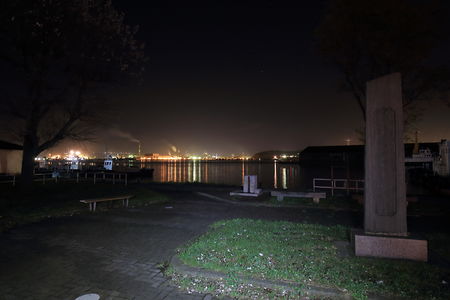 臨海小公園の夜景スポット写真（2）class=