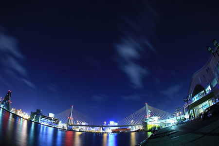 青森港旅客船ターミナルビル付近の夜景スポット写真（5）class=