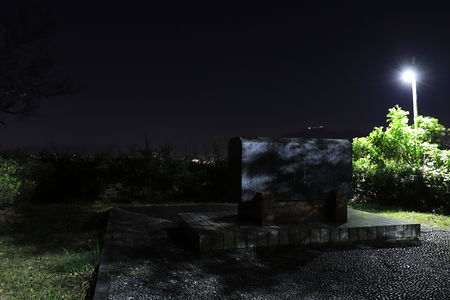 火野葦平文学碑の夜景スポット写真（3）class=
