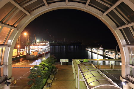 呉中央桟橋ターミナルの夜景スポット写真（4）class=